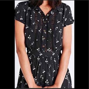 Urban Outfitters XS Dark Blue and White Floral Romper